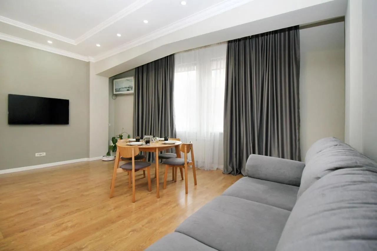 Perfect Spacious Apartment 356 Almaty